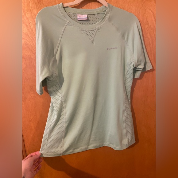 Columbia Sport Wear T Shirt - Picture 2 of 3